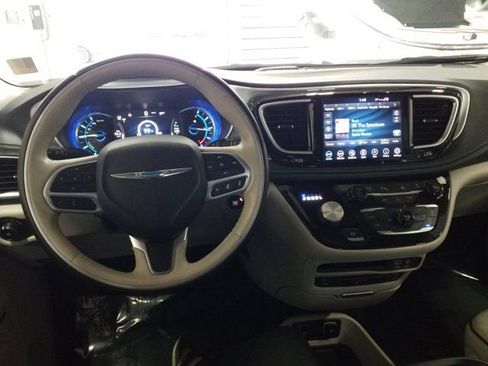 Used 2020 Chrysler Pacifica Limited w/ Advanced Safetytec Group image 4