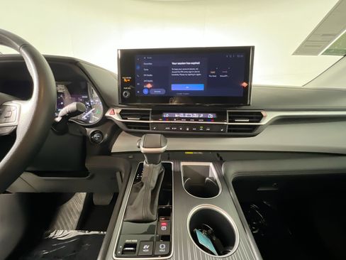Used 2025 Toyota Sienna XLE FWD image 25