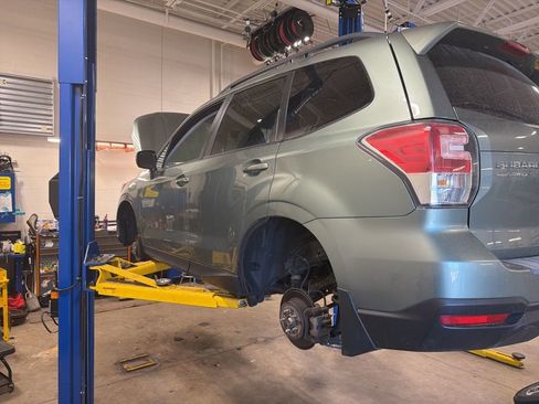 Used 2017 Subaru Forester 2.5i Premium w/ All-Weather Package image 2