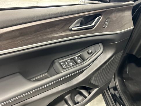 New 2025 Jeep Grand Cherokee Limited image 14