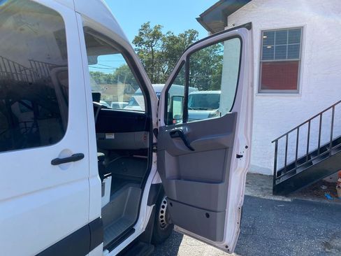 Used 2013 Freightliner Sprinter 3500 image 18