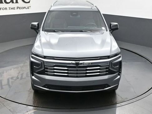 New 2025 Chevrolet Suburban Premier image 38