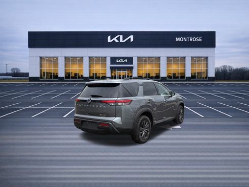 Used 2023 Nissan Pathfinder SV image 5