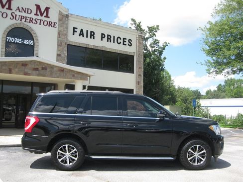 Used 2018 Ford Expedition XLT w/ Equipment Group 202A AWD/4WD image 8