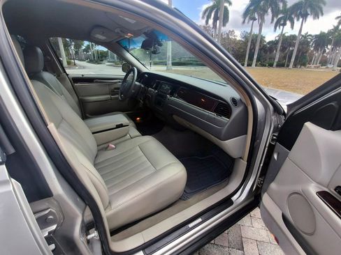 Used 2006 Lincoln Town Car Signature image 34