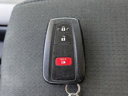 Used 2022 Toyota Prius LE FWD image 28