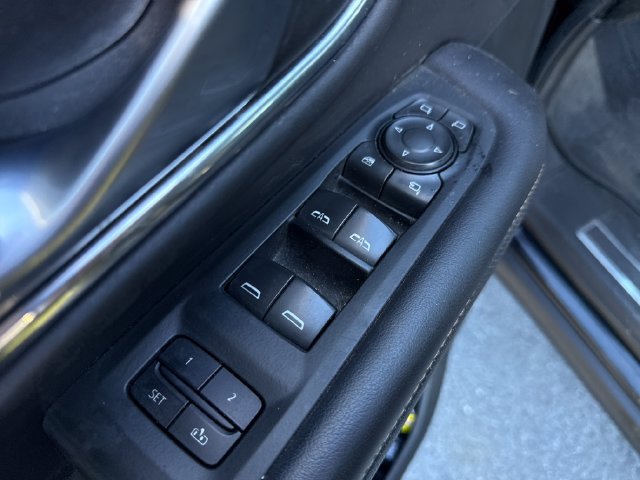 Used 2022 GMC Yukon AT4 AWD/4WD image 27