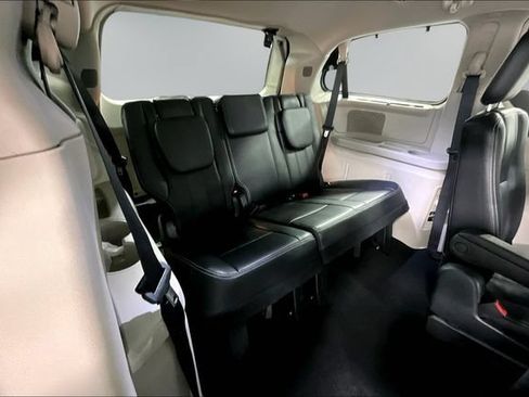 Used 2015 Chrysler Town & Country Touring-L w/ Driver Convenience Group FWD image 23