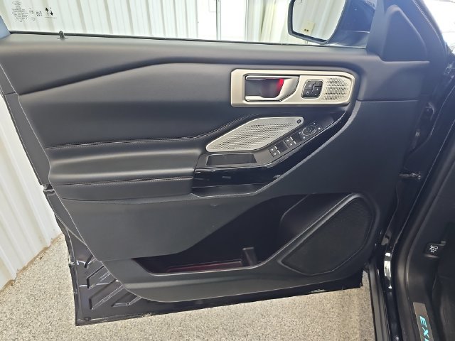Used 2023 Ford Explorer Platinum w/ Technology Package AWD/4WD image 10