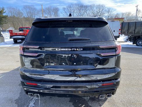 New 2026 GMC Acadia Denali Ultimate w/ LPO, Floor Liner Package image 4