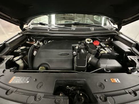 Used 2017 Ford Explorer XLT w/ Equipment Group 202A AWD/4WD image 28