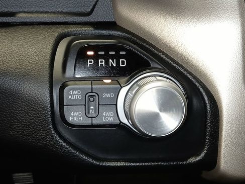 Used 2019 RAM 1500 Laramie AWD/4WD image 17