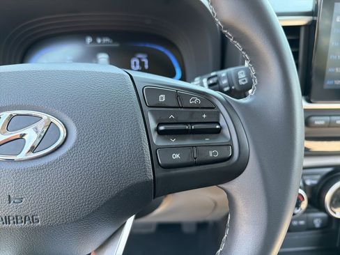 Used 2025 Hyundai Venue SEL FWD image 18