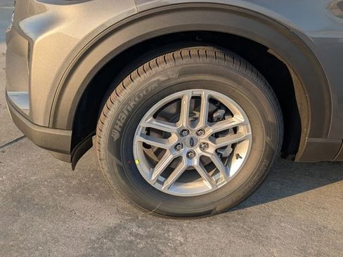 New 2026 Ford Explorer Active RWD image 5