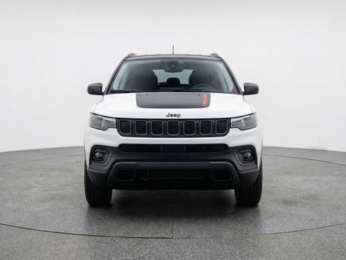 Used 2025 Jeep Compass Trailhawk image 2