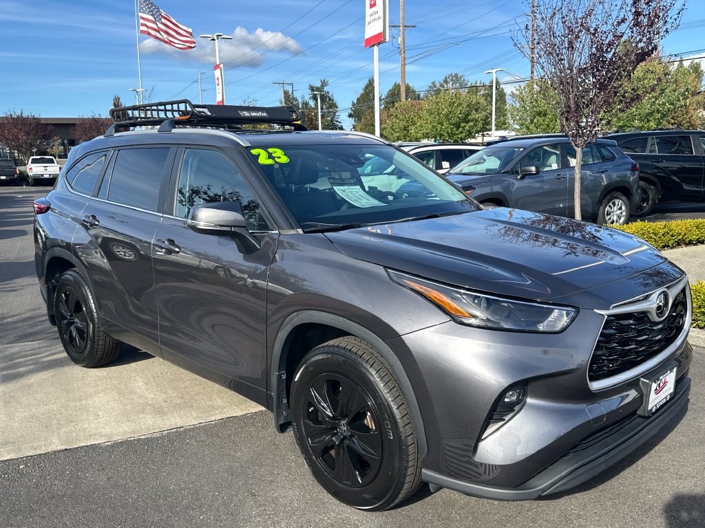 Used 2023 Toyota Highlander XLE AWD/4WD image 7