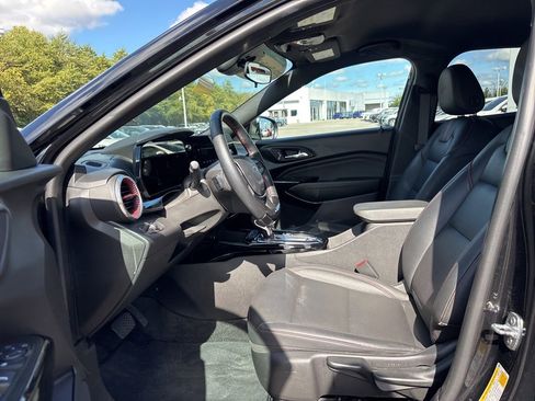 Used 2024 Chevrolet Trax RS w/ Driver Confidence Package image 16