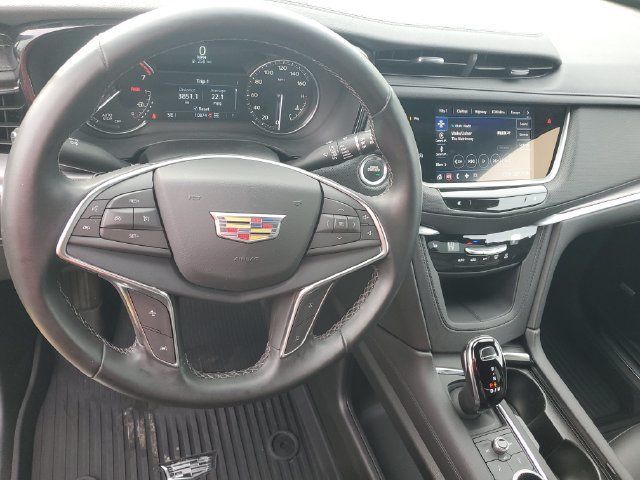 Used 2025 Cadillac XT5 Luxury w/ LPO, Floor Liner Package AWD/4WD image 13