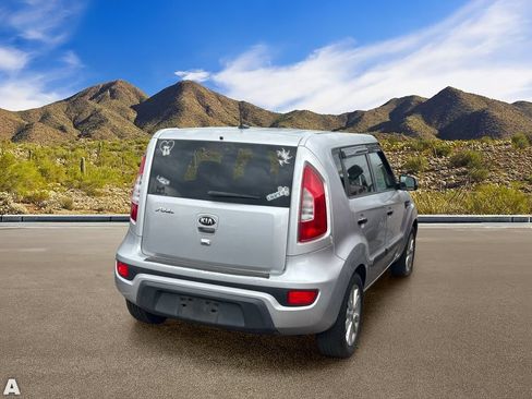 Used 2013 Kia Soul + w/ Audio Pkg FWD image 4