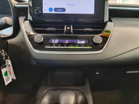 Used 2025 Toyota Corolla LE image 23