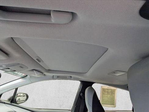 Used 2017 Toyota Prius Three image 20