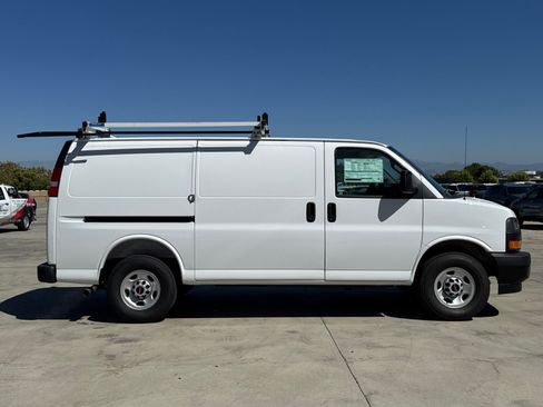 New 2025 GMC Savana 2500 w/ Driver Convenience Package RWD image 7