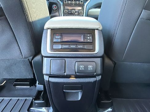 Used 2022 Subaru Ascent Premium w/ Convenience Package AWD/4WD image 26