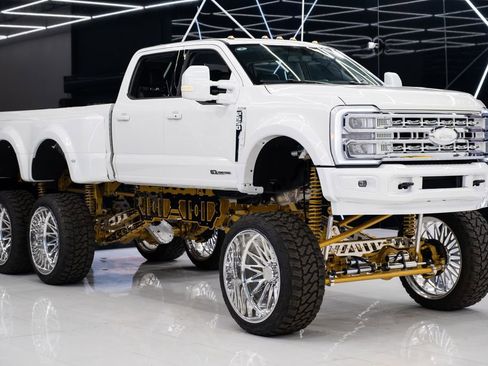 Used 2025 Ford F550 4x4 Crew Cab Super Duty image 1