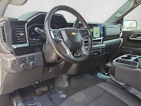 Used 2022 Chevrolet Silverado 1500 LT w/ Convenience Package II AWD/4WD image 9
