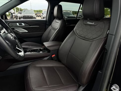 Used 2025 Ford Explorer Platinum w/ LUX Leather Package image 25