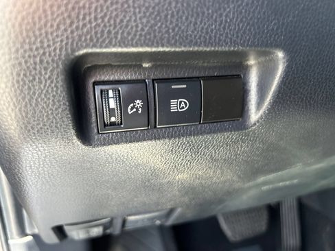 Used 2025 Toyota RAV4 XLE FWD image 29
