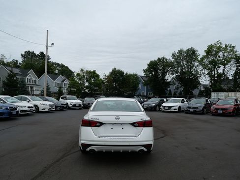 Used 2023 Nissan Altima 2.5 SV w/ SV Premium Package FWD image 8