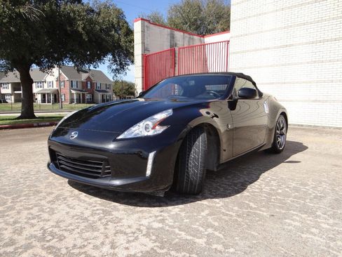 Used 2014 Nissan 370Z Touring w/ Sport Package RWD image 20