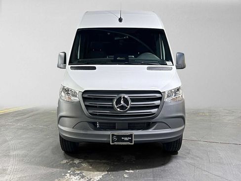 Used 2025 Mercedes-Benz Sprinter 2500 image 8