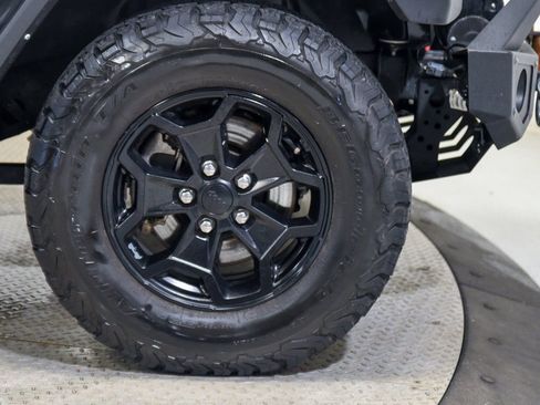 Used 2022 Jeep Gladiator Willys image 10