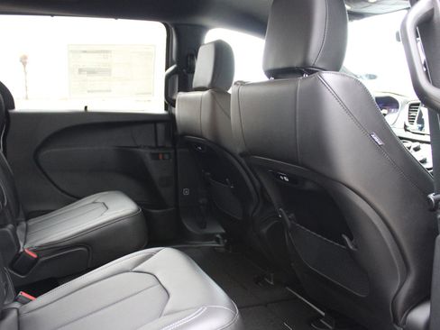 New 2026 Chrysler Pacifica Select image 29