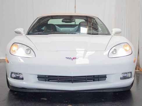 Used 2007 Chevrolet Corvette Convertible w/ Preferred Equipment Group RWD image 2