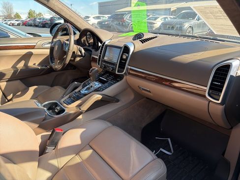 Used 2014 Porsche Cayenne Turbo S image 5