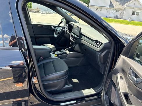 Used 2023 Ford Escape ST-Line w/ Tech Pack #1 AWD/4WD image 6