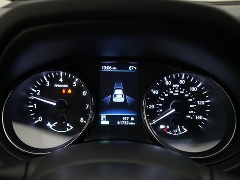 Used 2020 Nissan Rogue SV image 2