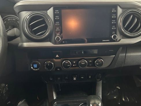 Used 2022 Toyota Tacoma TRD Off-Road w/ Technology Package AWD/4WD image 18