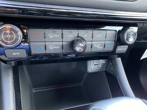 New 2026 Jeep Compass Limited image 10