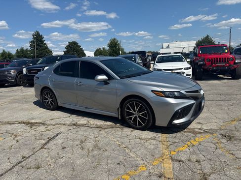 Used 2022 Toyota Camry SE w/ Cold Weather Package AWD/4WD image 2