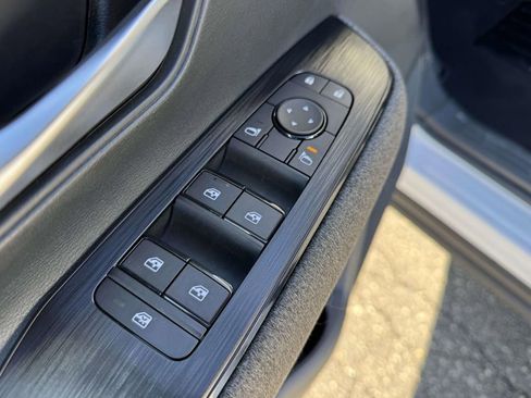 Used 2025 Nissan Kicks SV image 17