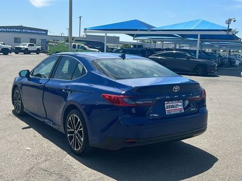 Used 2025 Toyota Camry XLE FWD image 5