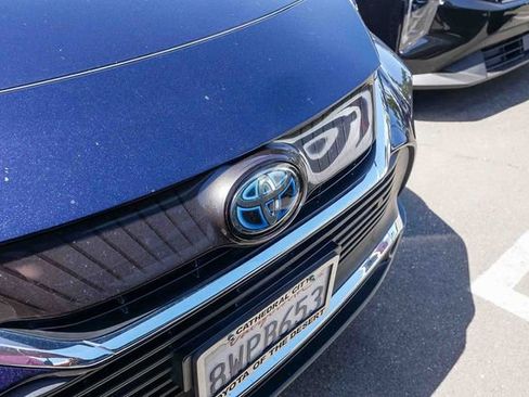 Used 2021 Toyota Venza XLE w/ Carpet Mat Package (TMS) image 4