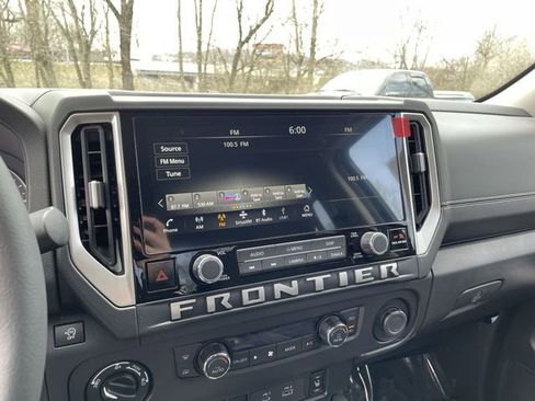 Used 2025 Nissan Frontier SV w/ SV Convenience Package image 23