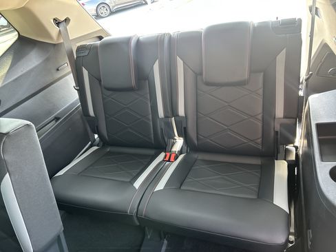 Used 2024 Volkswagen Atlas Peak Edition SE AWD/4WD image 17