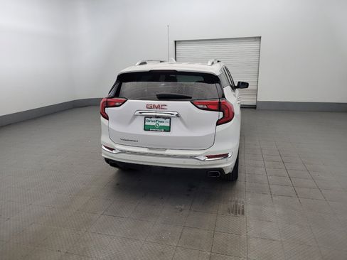Used 2020 GMC Terrain Denali w/ Denali Premium Package FWD image 7