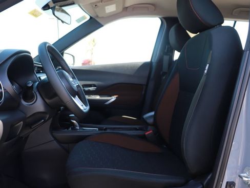 Used 2024 Nissan Kicks SR FWD image 12